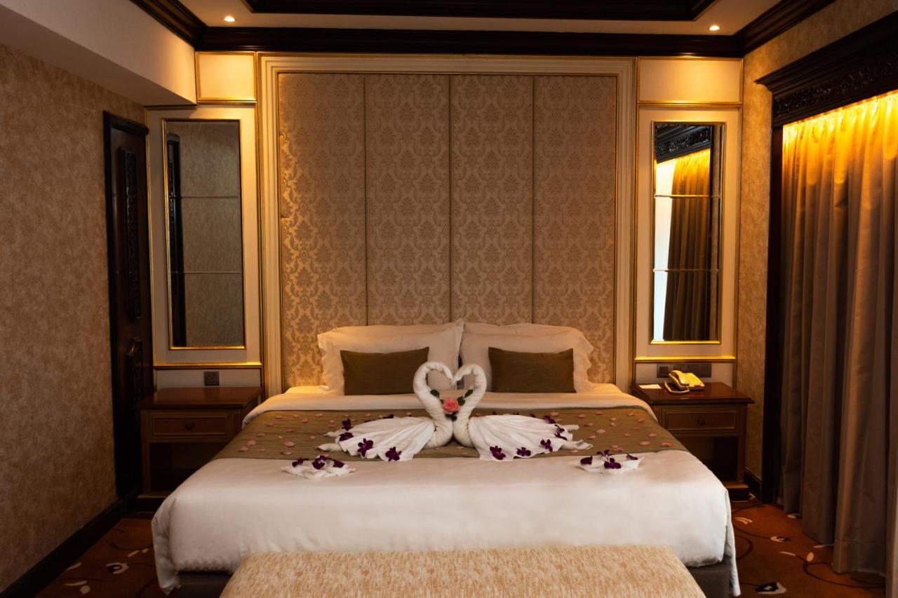Puteri Wing - Riverside Majestic Hotel Κουτσίνγκ Εξωτερικό φωτογραφία